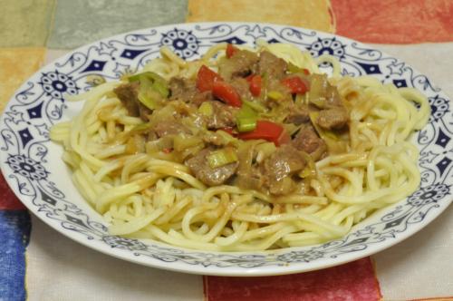 Jak uvařit hovězí s pórkem na rýžovém víně? Snadné recept, připravený za 45 - 60 minut